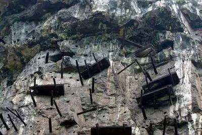 『旅游景点』中国最恶心的三个景点，马桶瀑布不算什么，这一个让人无言以对！