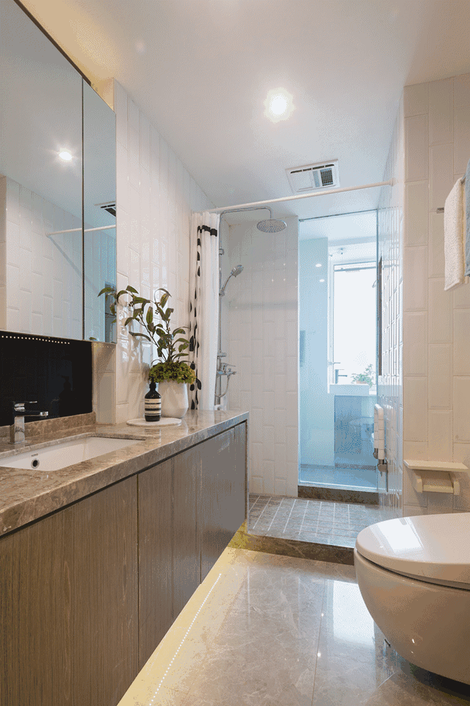 @一家6口住60㎡，厕所里洗菜，饭菜一股骚味，100万空间放塑料瓶子！