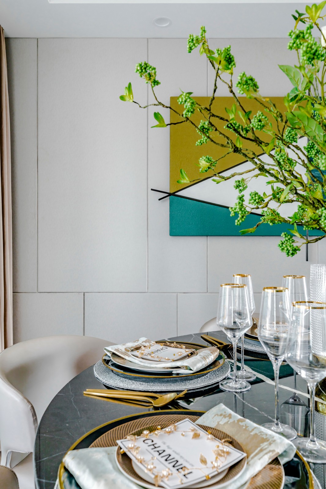 [设计师]这才是轻奢风，135㎡现代装修设计，入户第一眼，就是开阔感