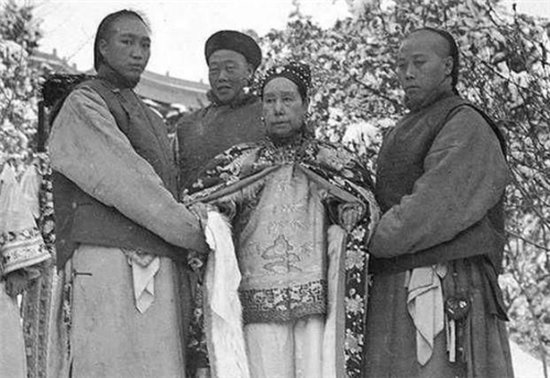 慈禧太后|慈禧身边暗藏3位武林高手，一人能躲子弹，一人能一招撂倒霍元甲