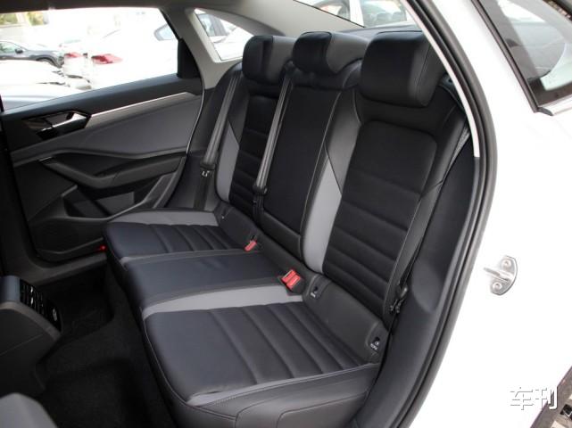 大众汽车|放弃卡罗拉就看它，从13万跌至9万多，轴距2731mm，比思域漂亮