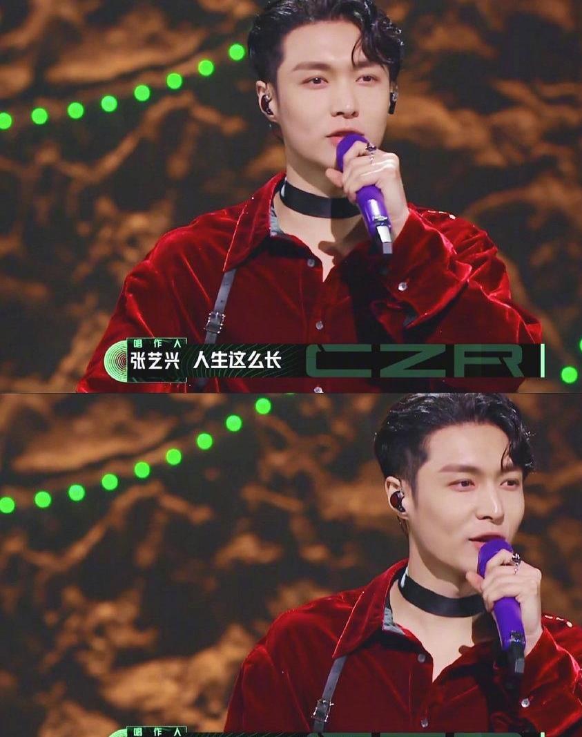#张艺兴#“唱作人”张艺兴携新歌亮相舞台,红丝绒套装复古浪漫,气场全开