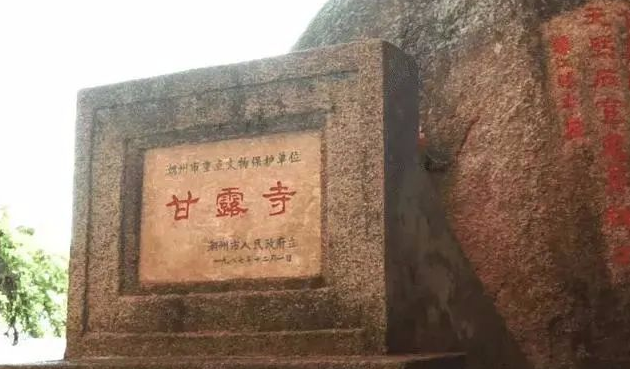 ▲中国“最累”的寺庙，被巨石压头下400多年，游客看了都赞叹