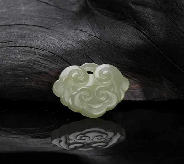 |怎样给小孩子挑选一件合适的和田玉挂饰？