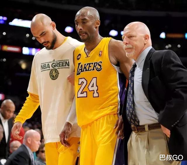 『萨克雷』31岁啊！场均17+8无球可打，湖人名宿退役开挖掘机，科比最喜欢他