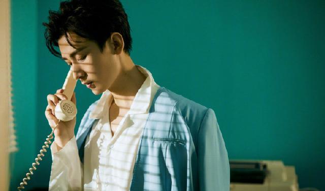 白敬亭|网友声称成毅是高配版的白敬亭，神态也神似，这两人到底像不像？