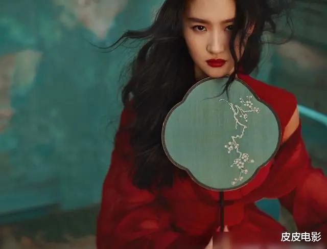 [花木兰]刘亦菲刚在伦敦参加完首映礼，3小时后《花木兰》撤档，损失大了
