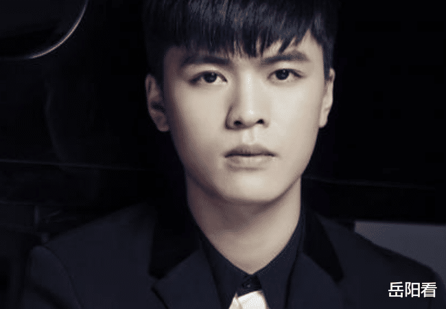 陈奕迅▲宁桓宇从小学习钢琴，音乐创作才华横溢，歌声也秋意浓浓