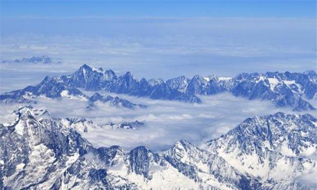 「喜马拉雅山」科学家发现喜马拉雅山的秘密，山体竟是空心的，内有神秘世界