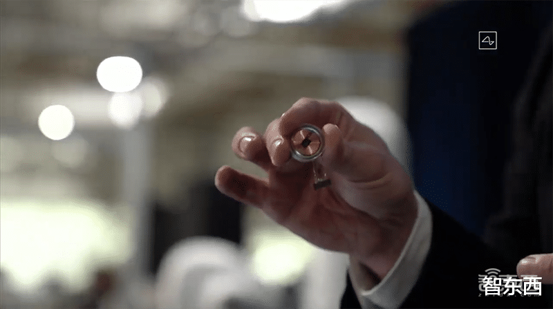 深圳市|马斯克推脑机接口芯片！1小时安装睡觉时充电，植入活猪现场遛很快人体试验