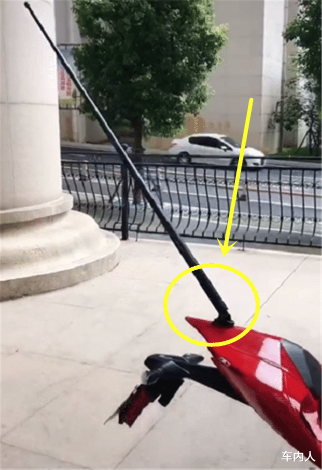 杜卡迪：34万杜卡迪加装钓竿，排量1198CC，全车法兰红，出门适合垂钓