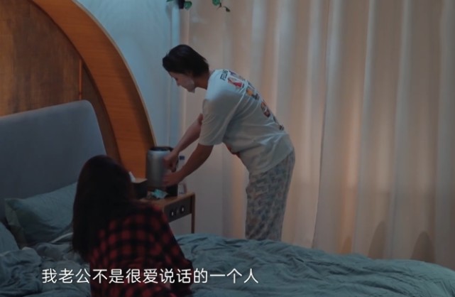 蔡少芬|怪不得蔡少芬能给张晋生3个孩子，看到她的睡姿，瞬间明白了