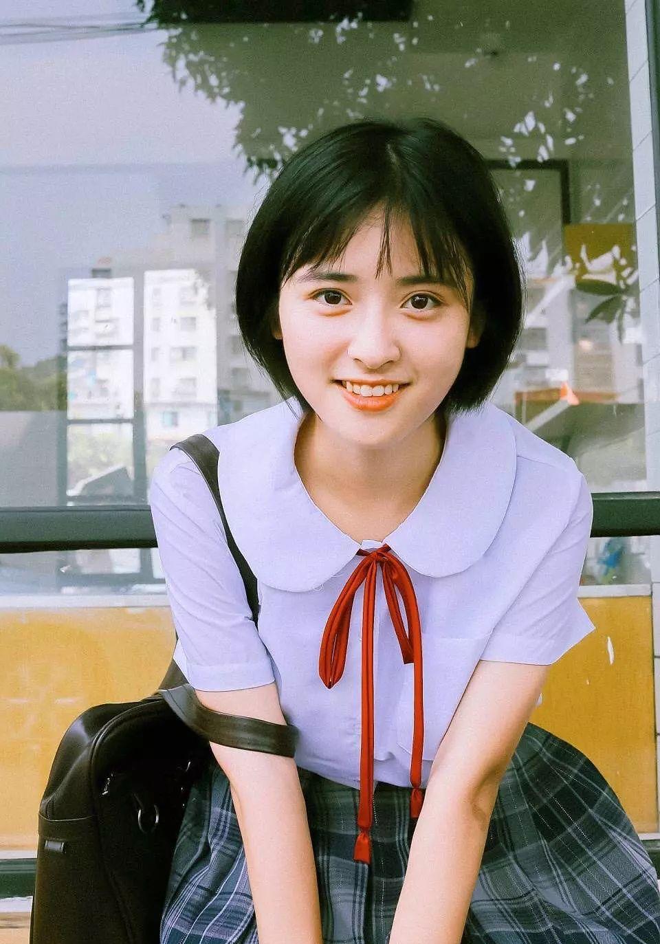 [发型]“波波头”已经过时，2020年流行的是“初恋发”，明星都换上了！