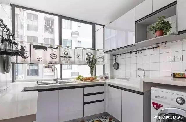 ：洗衣机放厨房、阳台、卫生间哪个地方好，看完才知道放这里好！