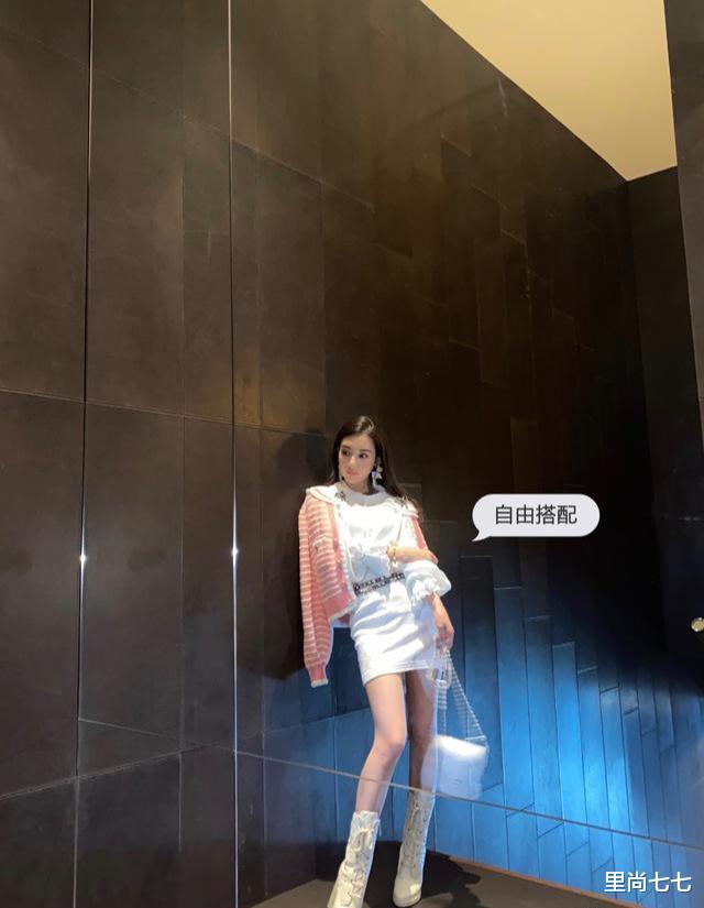 方媛|潘玮柏妻子风波后方媛首晒照,扎马尾变俏厨娘,穿泳衣教女儿游泳