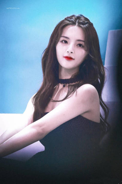 乃万：继乃万成立工作室后，杨超越紧追其后，网友：未来可期