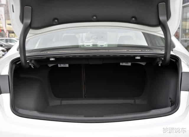 别克君威@人生第一辆B级车，别克君威配行人保护，9AT变速箱，裸提价14.38W