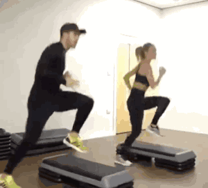 健身|健身房保洁阿姨麒麟臂不输教练，网友：这不是扫地僧，是扫地师太