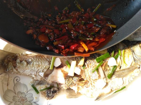 [鳊鱼]鱼刺卡在喉咙里，不要再喝醋了，1个小妙招，让鱼刺自己跑出来