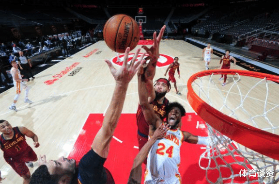 德怀特·霍华德|看走眼！湖人两中锋离队，霍华德5+1成牺牲品，而他14+9+4大爆发