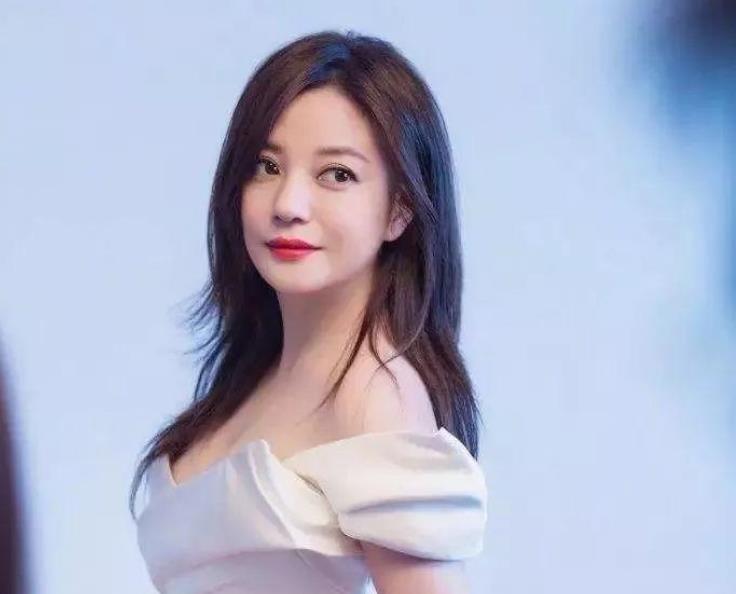 黄晓明|赵薇不再隐瞒,彻底扯下黄晓明的遮羞布,难怪杨颖婚后判若两人