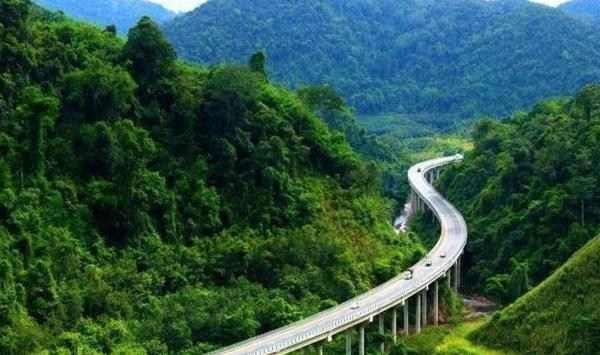 5a级景区|中国“最长”的高速，全长1800多公里，沿途风景比5A级景区还美