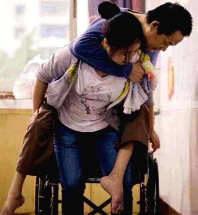 高考状元|高考状元“背着父亲上学，带着爸爸上班”，17年后人生依然精彩