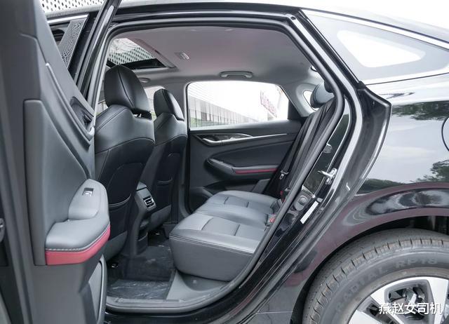 长安逸动|最有潜力的国产家轿，轴距2米7，标配双联屏，7万出头月销16670辆