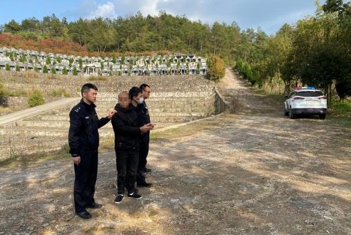 山东商报|为求复合，杭州一男子开车带前女友到墓地，一刀一刀地划她的脸
