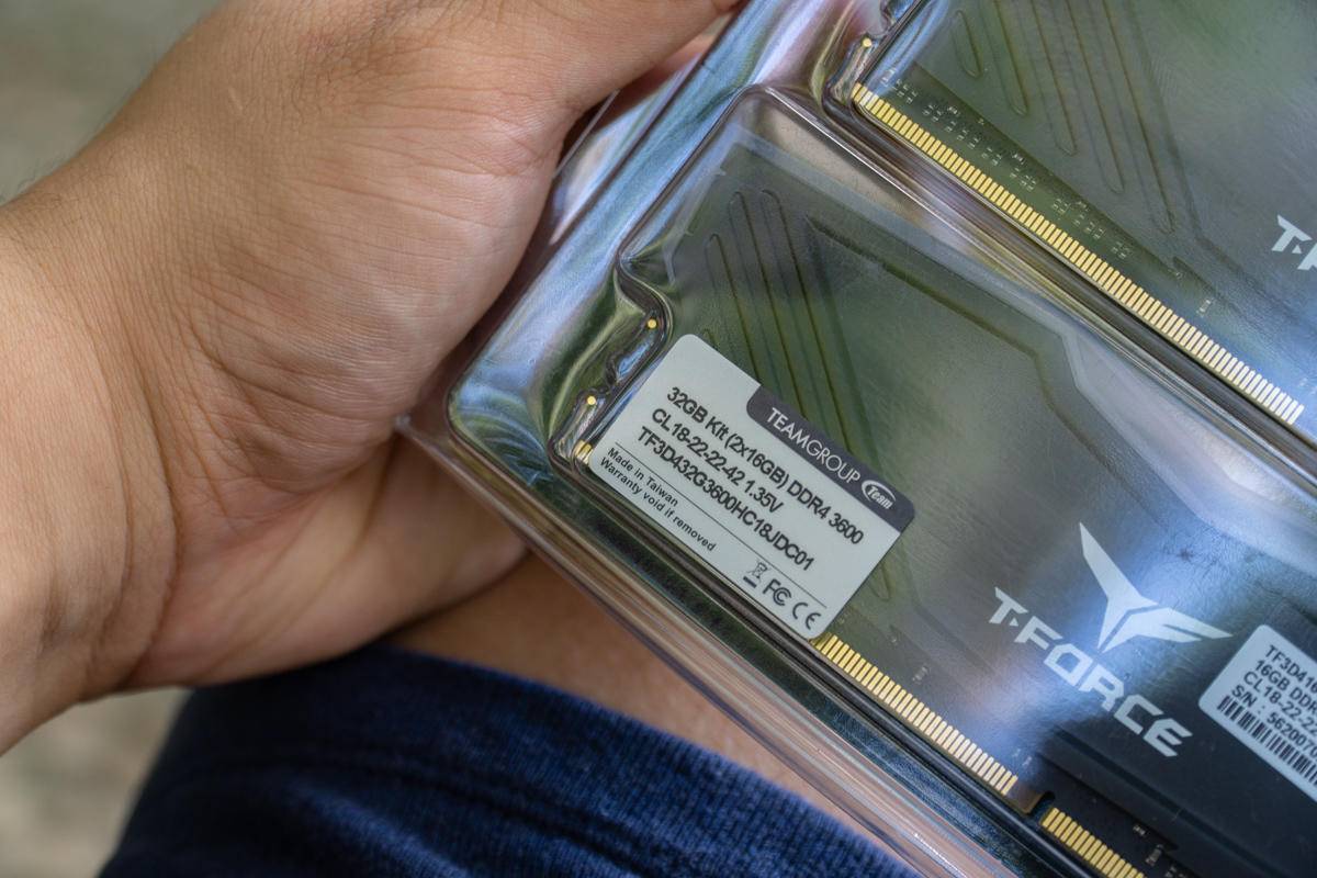 |步入32GB时代，十铨 3600 16GBx2套条开箱