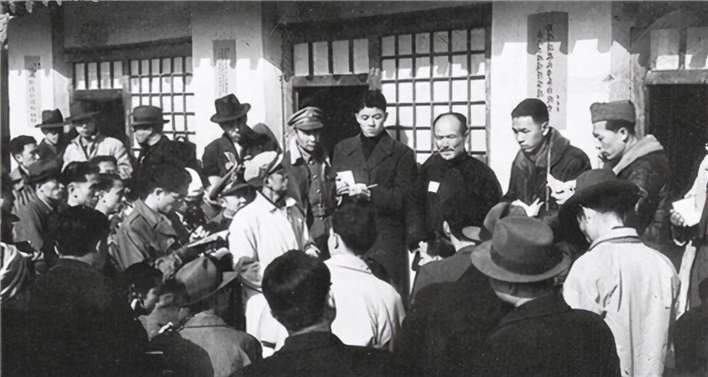 李克农|李克农收到绝密电文：老郑变节，感叹：我们输了，失去了上千战友