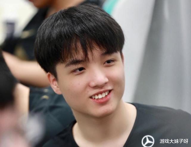 打野|RNG小龙堡被开除，新打野已经签约，这位打野还是YM出来的