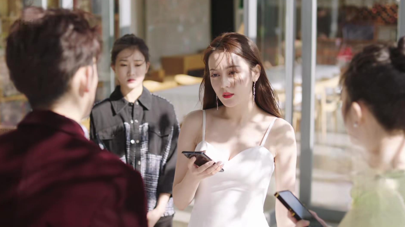 迪丽热巴：黄景瑜、迪丽热巴《爱情高级定制》为何要改名？原来是这样子