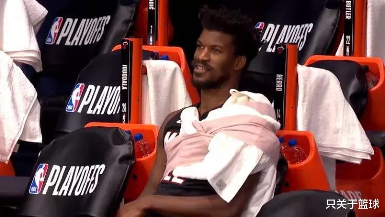 巴特勒|巴特勒再次硬出新高度！一只手打球横扫步行者，沃伦是彻底没脾气了