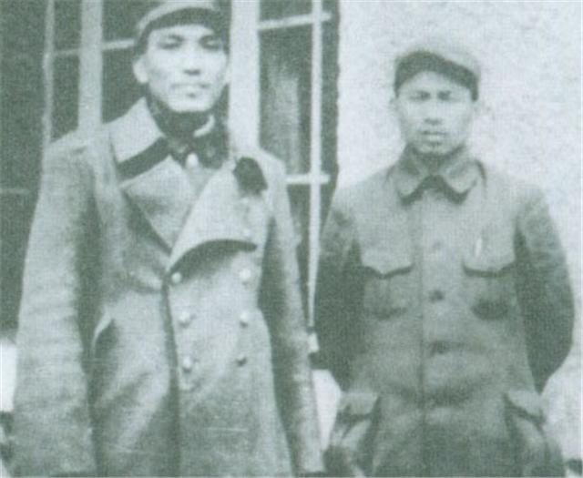 「革命」开国将军离开家乡20年，老母亲路边挂牌找人，上面写着这么一行字