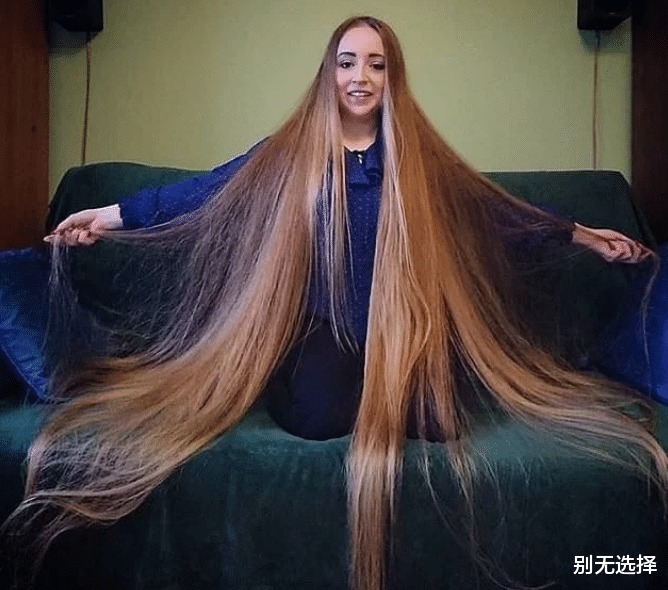 |34岁波兰女子5年未剪发,头发长度超身高,称男人很容易爱上自己