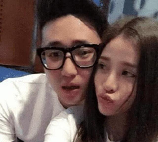 娱乐圈|靠1分钟视频走红5年后，优衣库女主化身歌手出道，制巨幅海报宣传