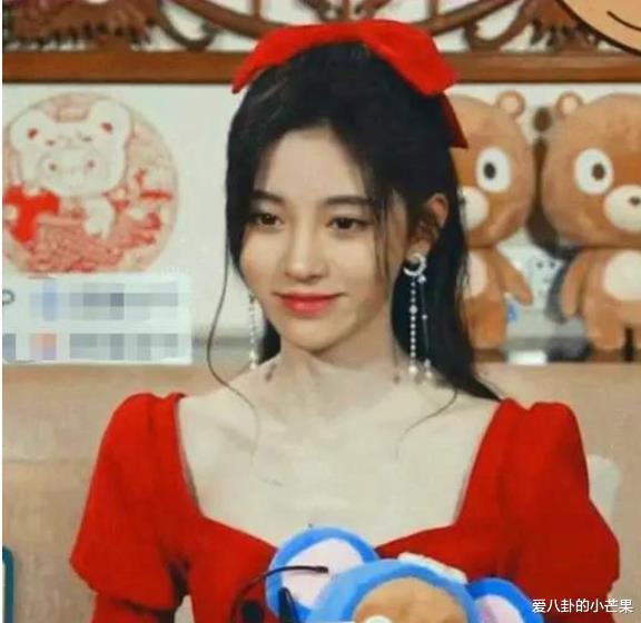 #鞠婧祎#“返厂重修”上瘾的鞠婧祎，近照又开启变脸模式，可怕的是越整越像个男人了