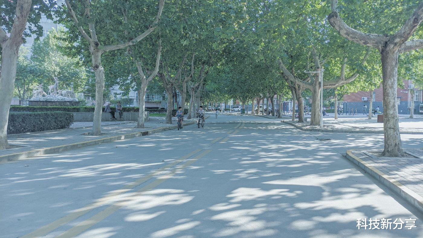 |4K、31.5寸、HDR，明基EW3270U显示屏，带来极佳的显示体验