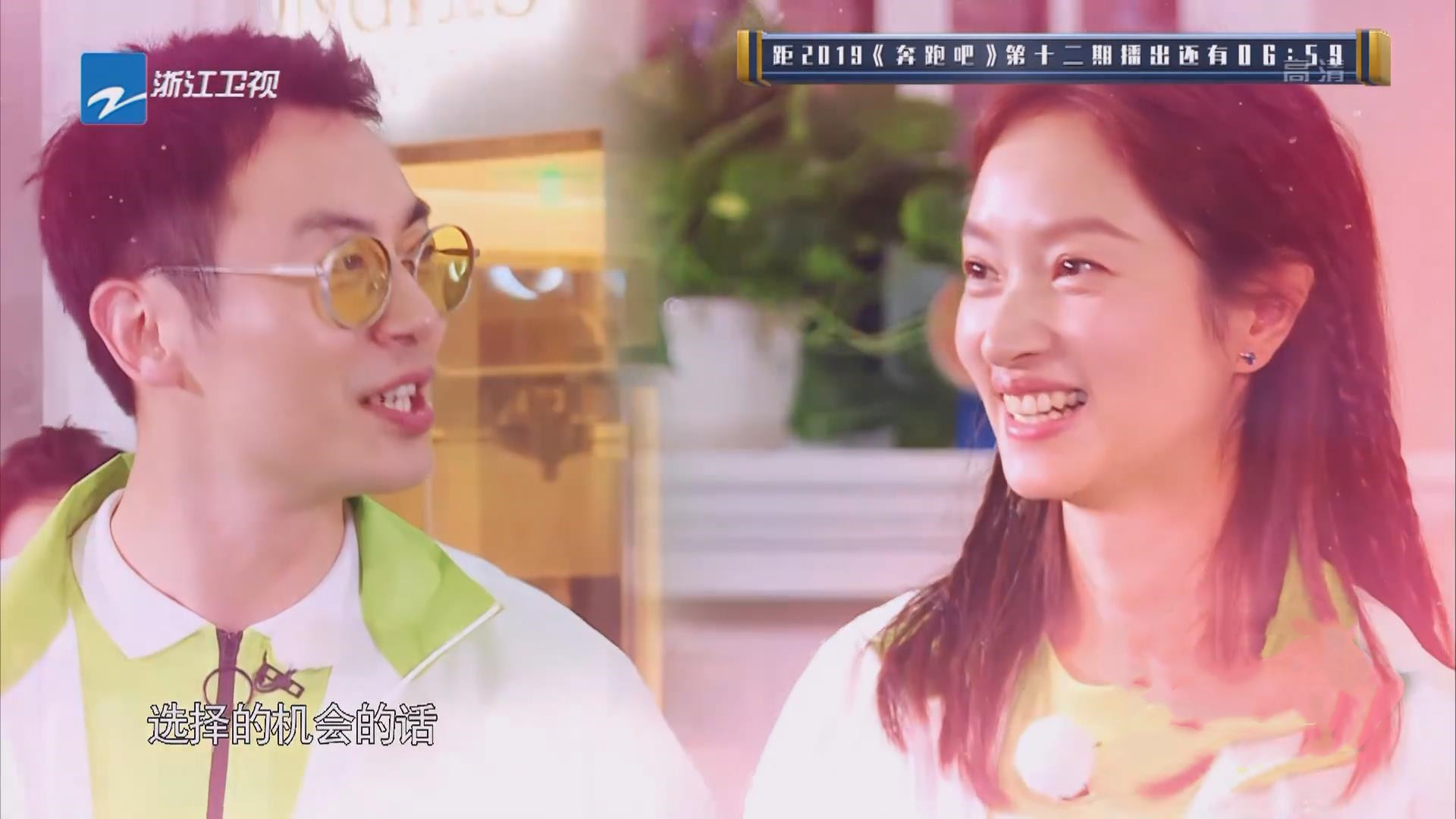 明星素颜|跑男迎来“最怕素颜”女嘉宾,录节目拼命照镜子,沙溢都看呆了