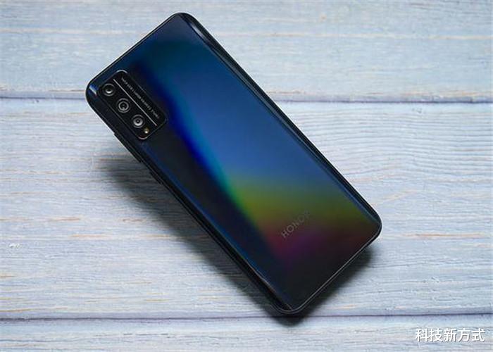 『麒麟810』华为并非只有高端旗舰，麒麟810+4000毫安仅1359元，请叫我千元机皇！