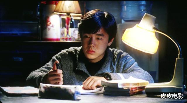 「徐峥」开场第1分钟就埋了3颗雷，一口气刷两遍，徐峥这部犯罪片太好看了