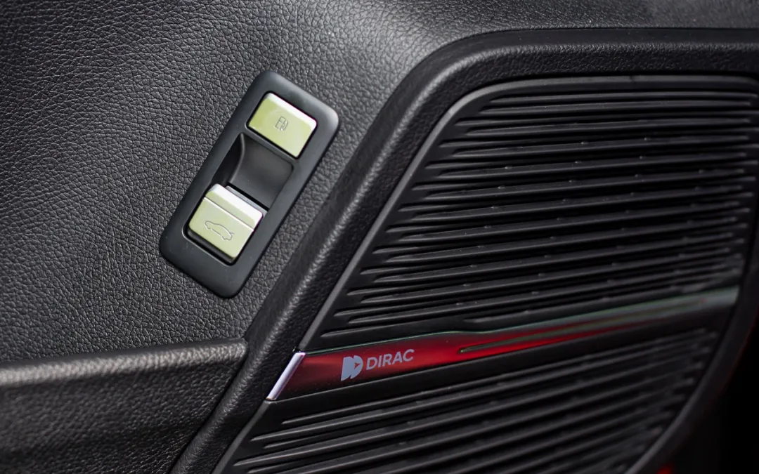 比亚迪唐|还买超跑？深度体验新款比亚迪唐，豪华感丝毫不输BBA