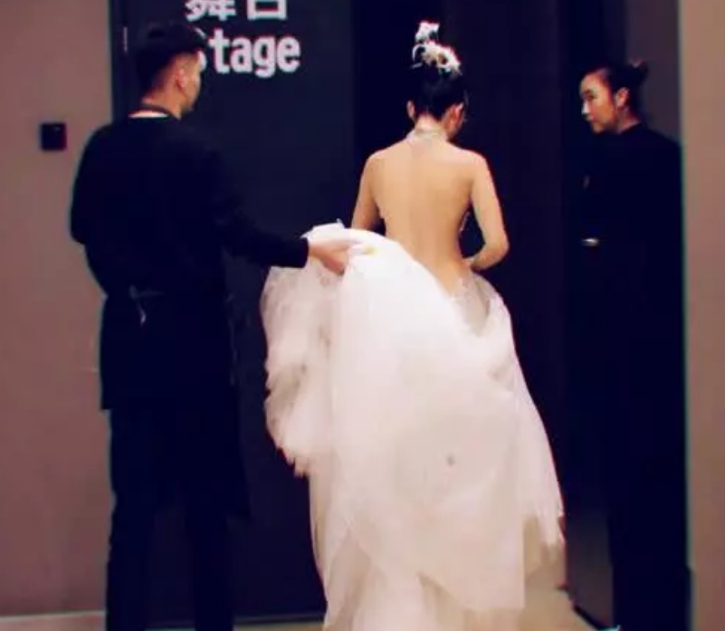 【莫文蔚】莫文蔚的腿、杨丽萍的背、许晴的臀：自律的人生有多可怕？