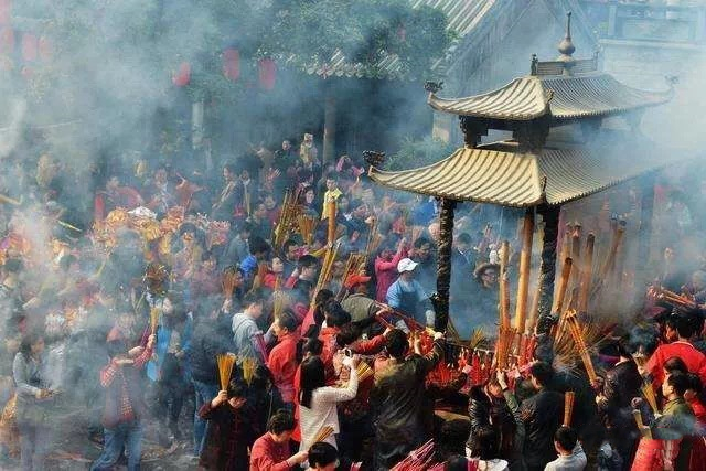 「鼓浪屿」国内坑人5大景点，鼓浪屿，西湖上榜，一景点上香高达6000！