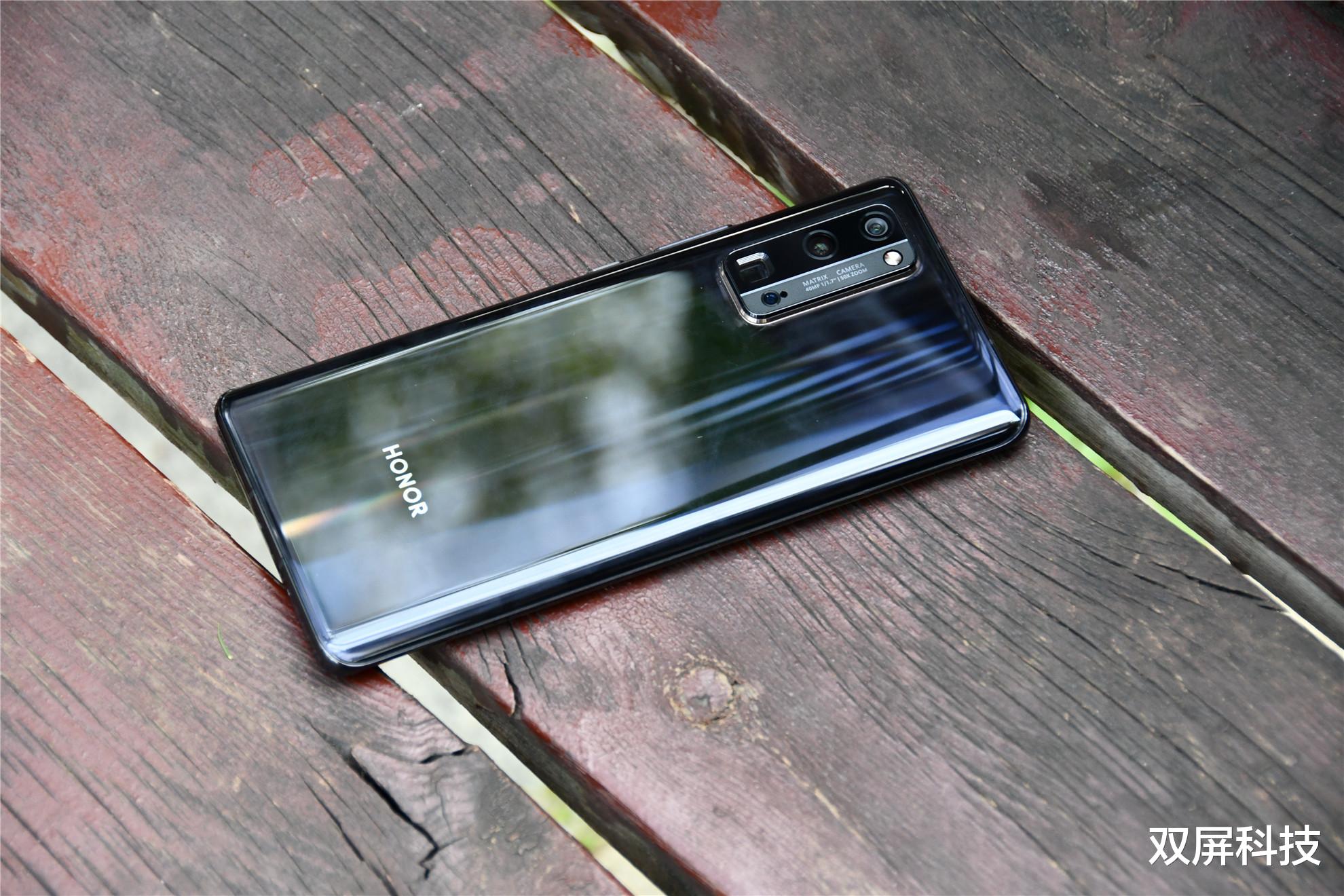 华为荣耀@荣耀30Pro跌至3385，麒麟990 5G+70度飞瀑屏，还买什么iPhone SE