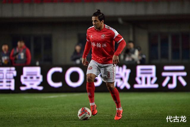 国足@重磅！曝洛国富有望入选国足集训名单，四点因素获得李铁青睐