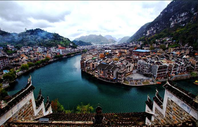 苗寨|堪称我国“最黑心“景区，住宿一晚480元起步，网友：今年坑不了