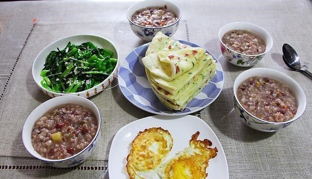 鸡蛋▲勤快宝妈天天晒早餐，花样多又可口，全家喜爱，网友：真让人羡慕