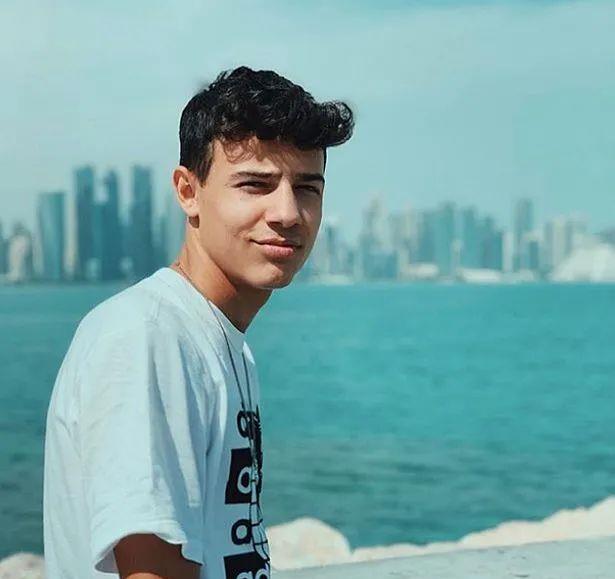 曼联▲曼联与巴萨青年队队长达成协议,下赛季加盟!出生时皮克签约曼联